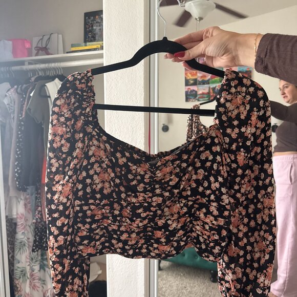 Floral Crop Top - Picture 2 of 2